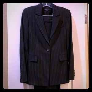 Tahari size 4 suit with cuff hemmed pants